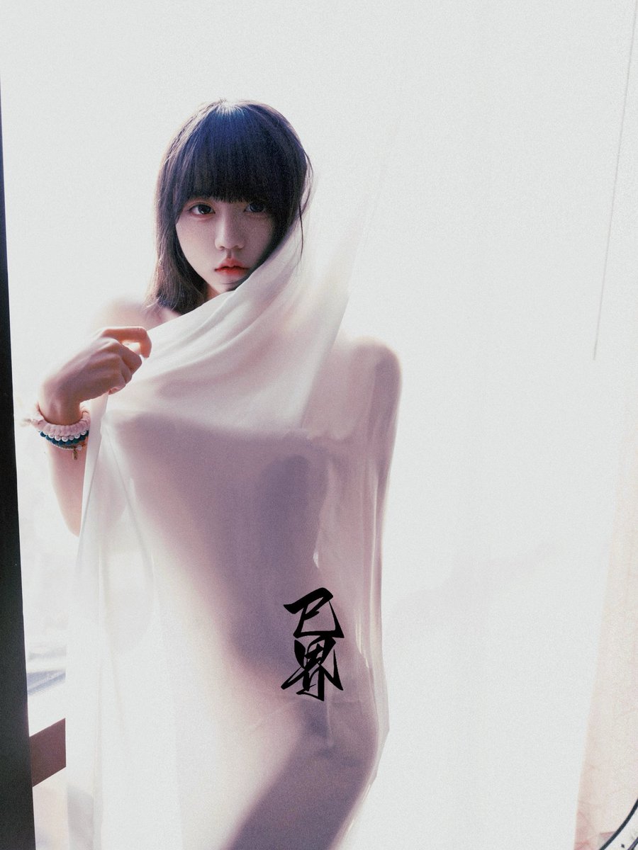 模特：<a href="/rosequantum6/">量子小猪</a> 
摄影：<a href="/Three_san3/">巳界-叁</a> 

约绳，学绳，代捆，拍摄，交友，摄影师合作，互推等，请联系助理微信：SISHEO1

投稿：<a href="/wqganenshi_/">有稿投😁</a> <a href="/Fengsiyuan/">Mr.死因</a>