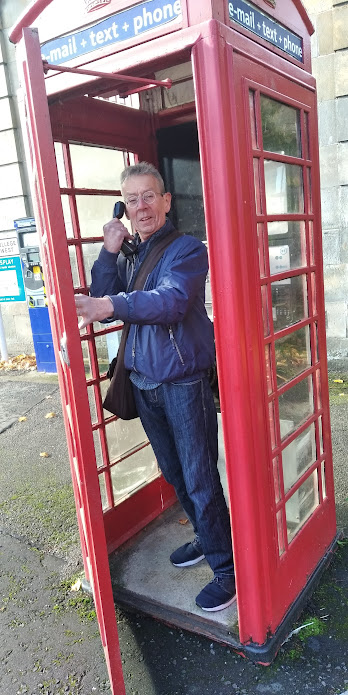 ahoog2's tweet photo. @JENNIFE55690269 Love that, Jennifer. Just like the red telephonecells. This one is in Elgin, Scotland. (2022 we did the #dramathon) 
'Hello Jennifer! How are you?' https://t.co/bzoKJPxhki