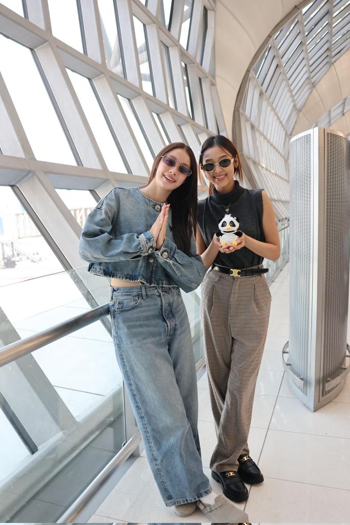 GMMTV's tweet photo. Tặng các bạn những bức ảnh đáng yêu này trước khi gặp LUNARS ở Việt Nam nè. ✈️✨

เสิร์ฟภาพเมื่อวานนี้ ก่อนบินลัดฟ้าไปหา LUNAR ที่เวียดนามค่ะ ✈️✨

Serving you guys these photos before meeting LUNARs in Vietnam. ✈️✨

#NamtanFilm1stFMinVN
#GMMTV https://t.co/bbwcZnYSMd