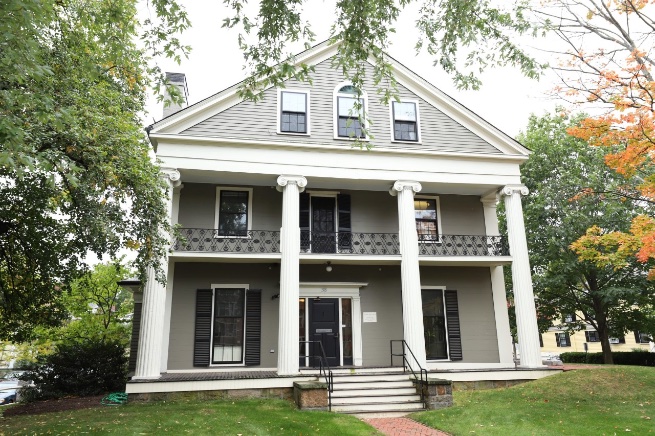 Lo conosco bene, quell'edificio nel cuore del campus di Harvard. Lo conosco bene non solo perché proprio lì sono stata a presentare i miei libri - la mia ricerca su Hamas e il mio volume su Gerusalemme -, su invito di Sara Roy, una delle più stimate e profonde studiose di