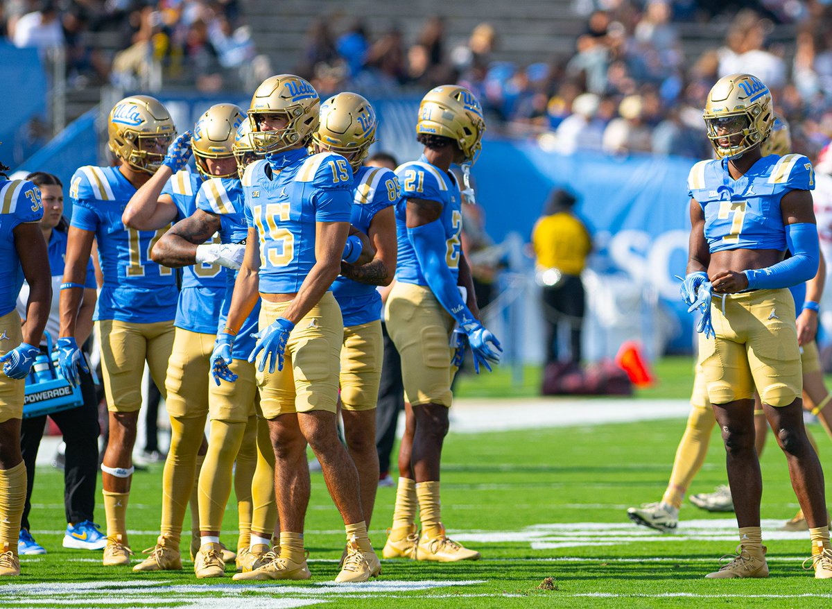 Calvin_Thomas08's tweet image. Had a great conversation with @CoachWhiteEra im Blessed to receive an offer to @UCLAFootball @DeShaunFoster26
@MikeRoach247 @LincolnRiley @rashadbobino44 @Coach_Ware @WRAB50 @CyRanchFB @247HudsonGregBiggins @adamgorney @ChadSimmons_ @CraigHaubert @BrandonHuffman