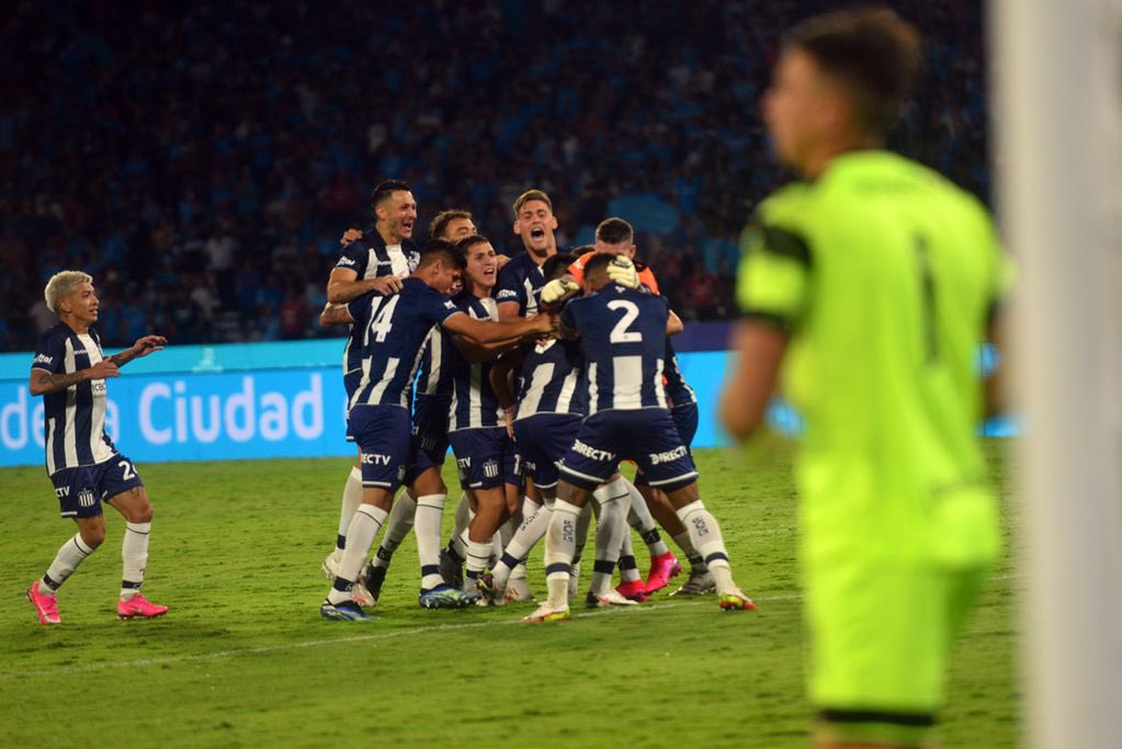de pedir que no usemos nuestros colores no se vuelve, equipo chiquito