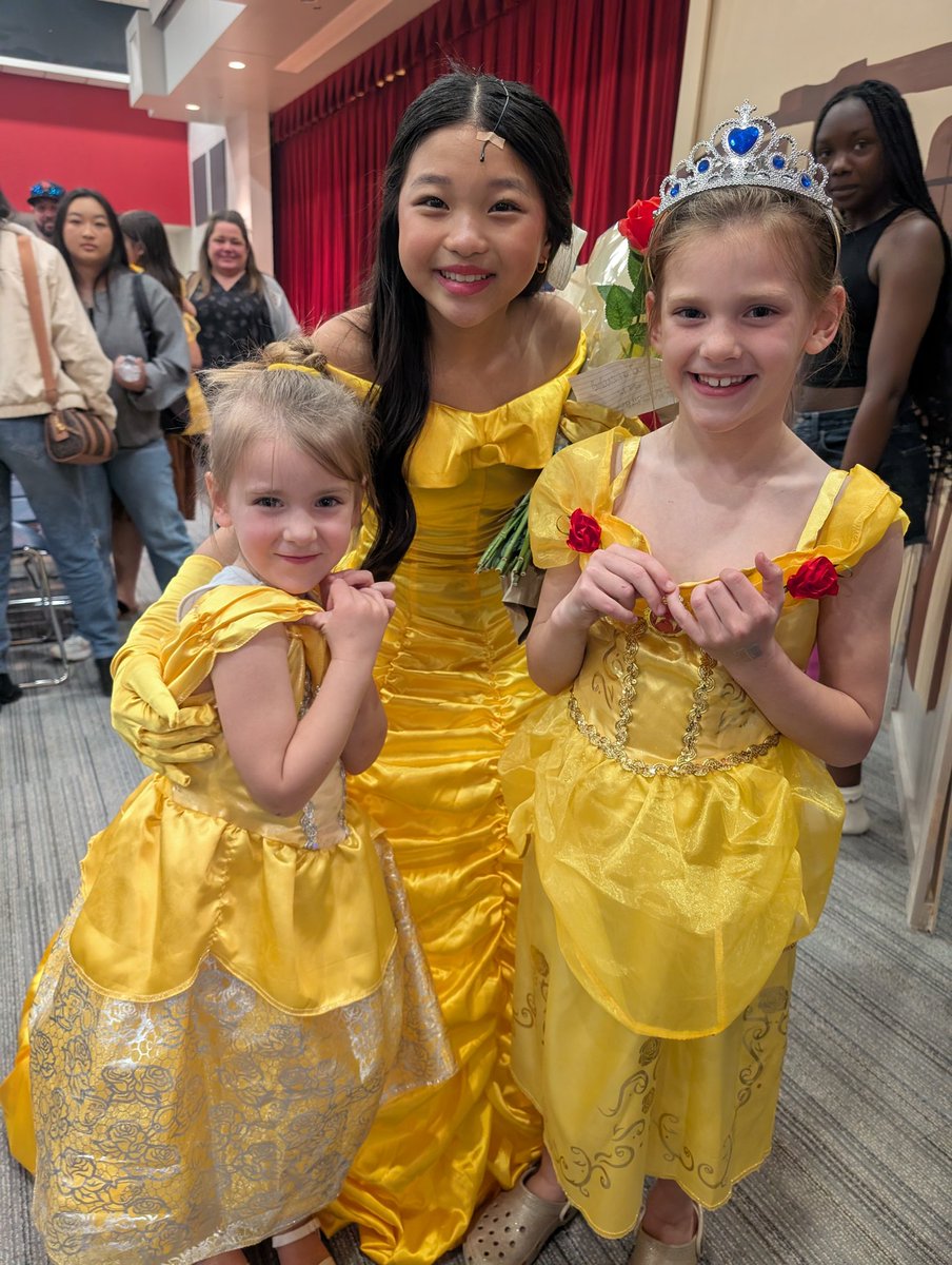 MrsSangiorgio's tweet photo. What an amazing show! 🌹🕯️🕰️ I had two happy little Belles tonight. ☺️ Congratulations to everyone who was a party of FJH Beauty and the Beast! https://t.co/QPPdTDcYvW