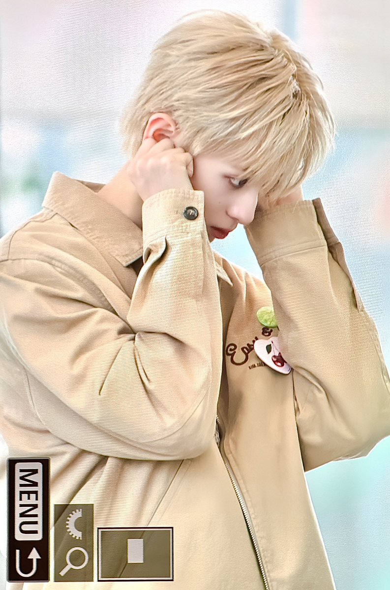 BB1ZUK's tweet photo. 250329 아기 강아지💕

#더윈드 #THEWIND #장현준 #JANGHYOUNJOON https://t.co/WIU99cUobq