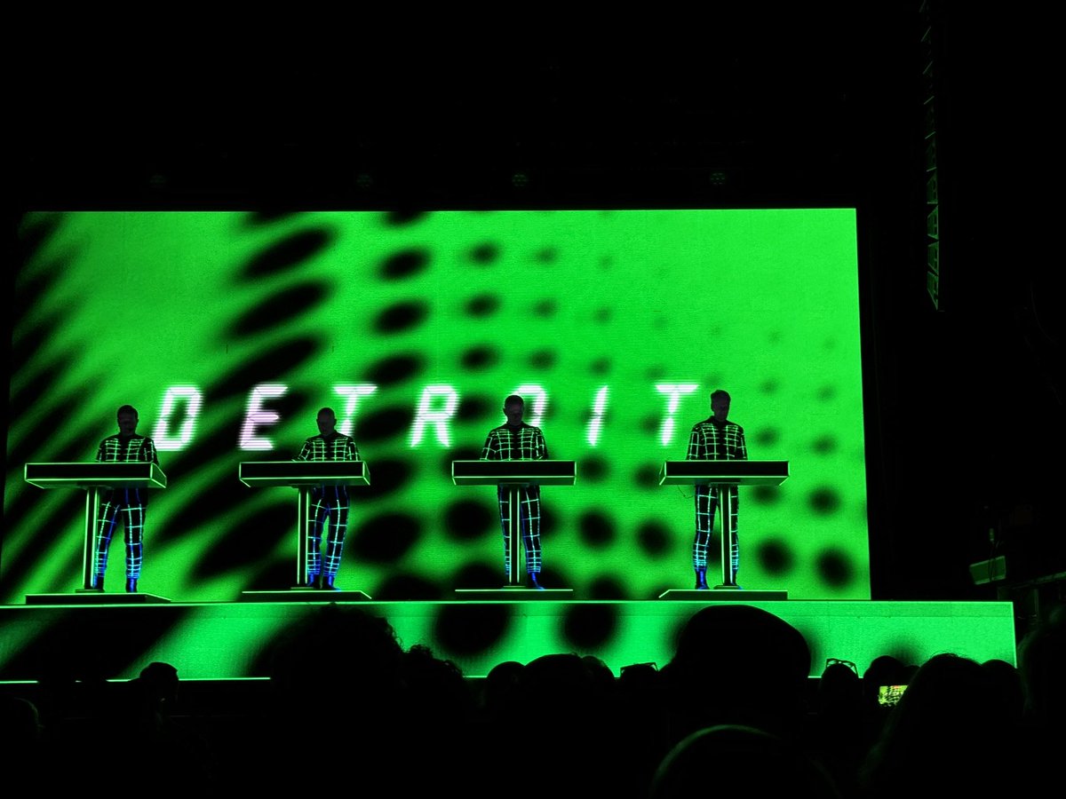 legacy_dave's tweet image. D E T R O I T