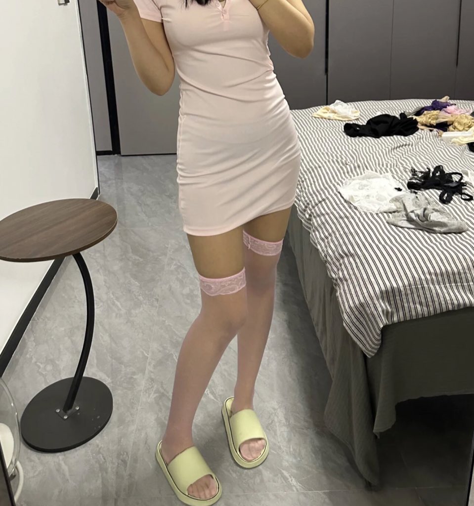 周末找2个单男让我老婆玩，有空的私信我活动。