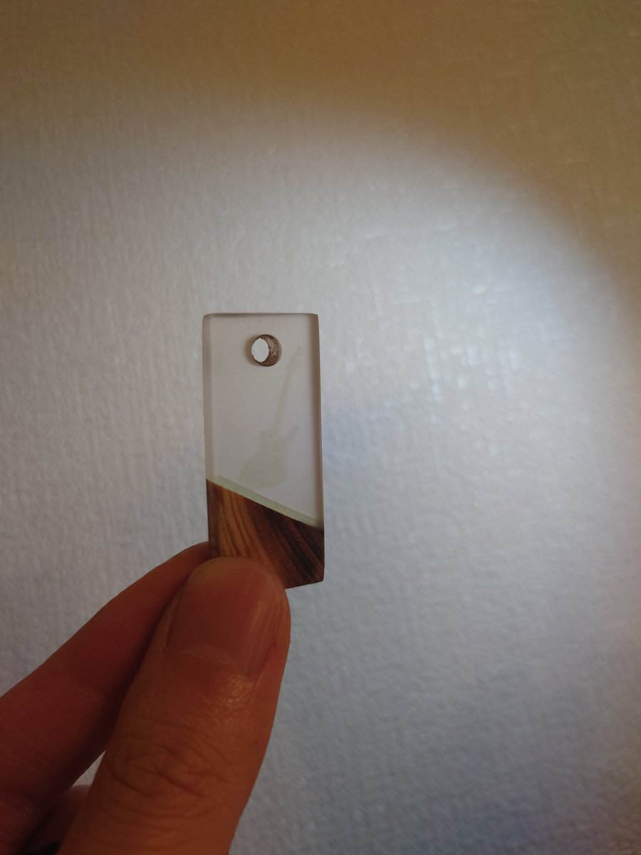 新作アクセですが
3Dプリンタで作ったミニギターをレジンウッドに組み合わせてみました
結構透けてしまいましたが限定2個だけですのでこちらも是非ご覧ください！
#YMS_2025