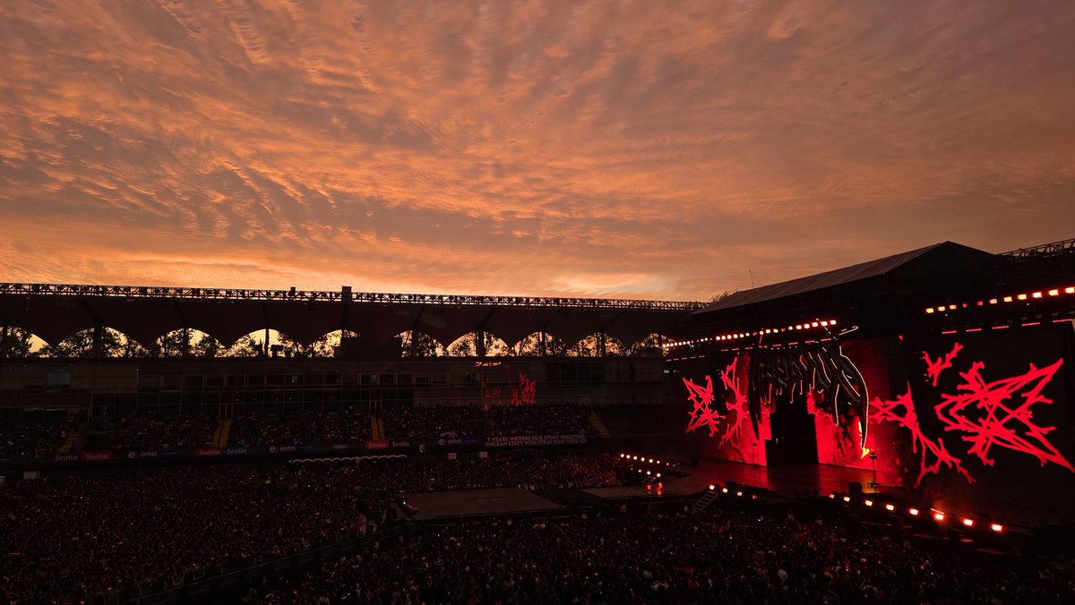 luvslinoring's tweet photo. — 🧵 hilo de todo lo que pasó en el dominATE Santiago DÍA 2 ★ 🇨🇱 

#dominATE_SantiagoD2
#dominATE_Chile
#StrayKidsEnChile https://t.co/Ssqf8uoWd0