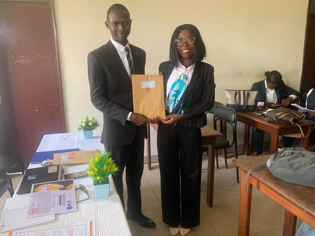 AfaneZe29357's tweet photo. J'ai vécu une aventure incroyable à l'assemblée générale du club IE (l'intelligence économique) de l'ESSEC de Douala ! 🤩 Fondé en 2018 par Ulrich Jontso, ce club inspire et motive les autres ! 💖 Merci au président Emmanuel ABOHO et son staff pour leur travail acharné !#ClubIE https://t.co/LREeAYByi2