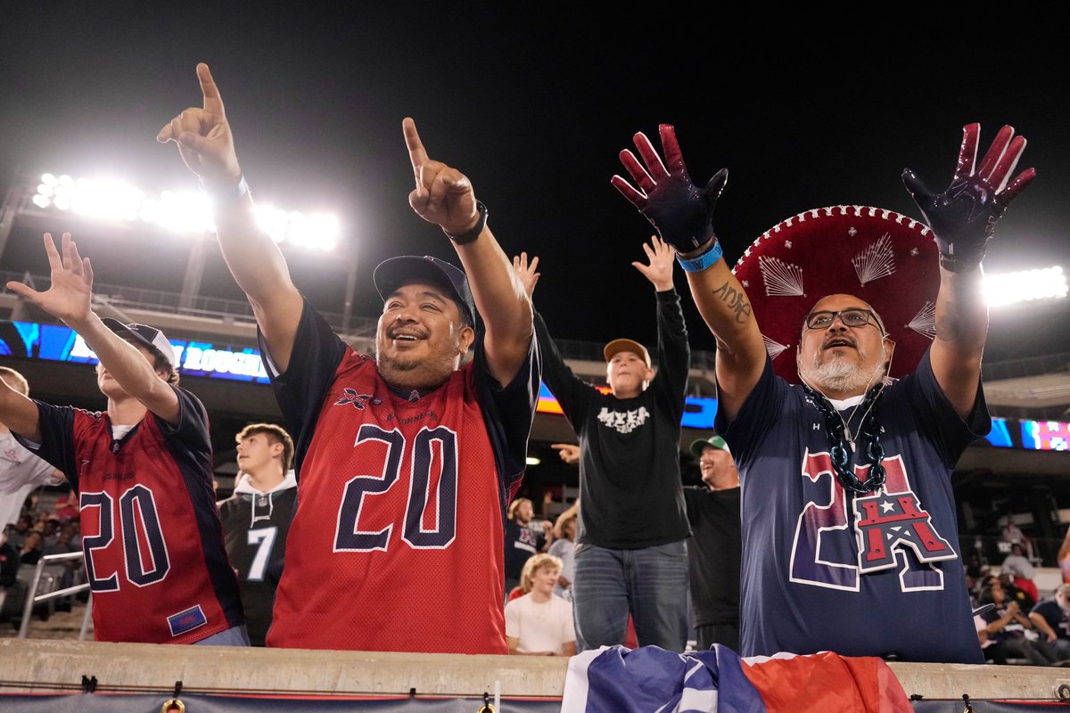 UFLGamblers's tweet photo. We love you, H-Town ‼️🫶

#DrillBabyDrill https://t.co/PzmP0ECnpw