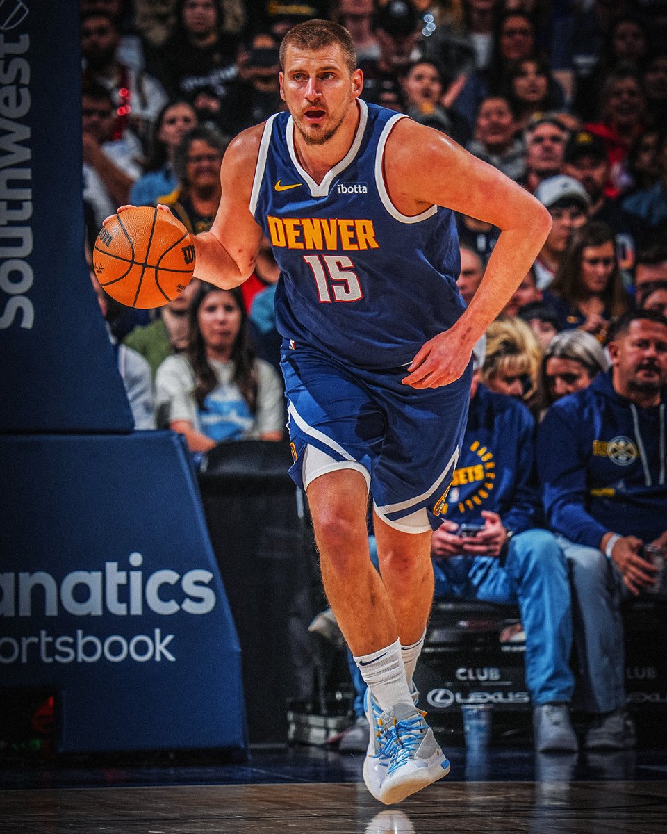 NBA's tweet photo. The half-court buzzer-beater from Jokić gave him 16,003 career PTS.

He is now the FASTEST player (739 games) in NBA history to reach 16,000 PTS, 8,000 REB, &amp; 5,000 AST 🃏

The previous fastest was Larry Bird, who reached those figures in 799 games! https://t.co/AMCki3ozUj