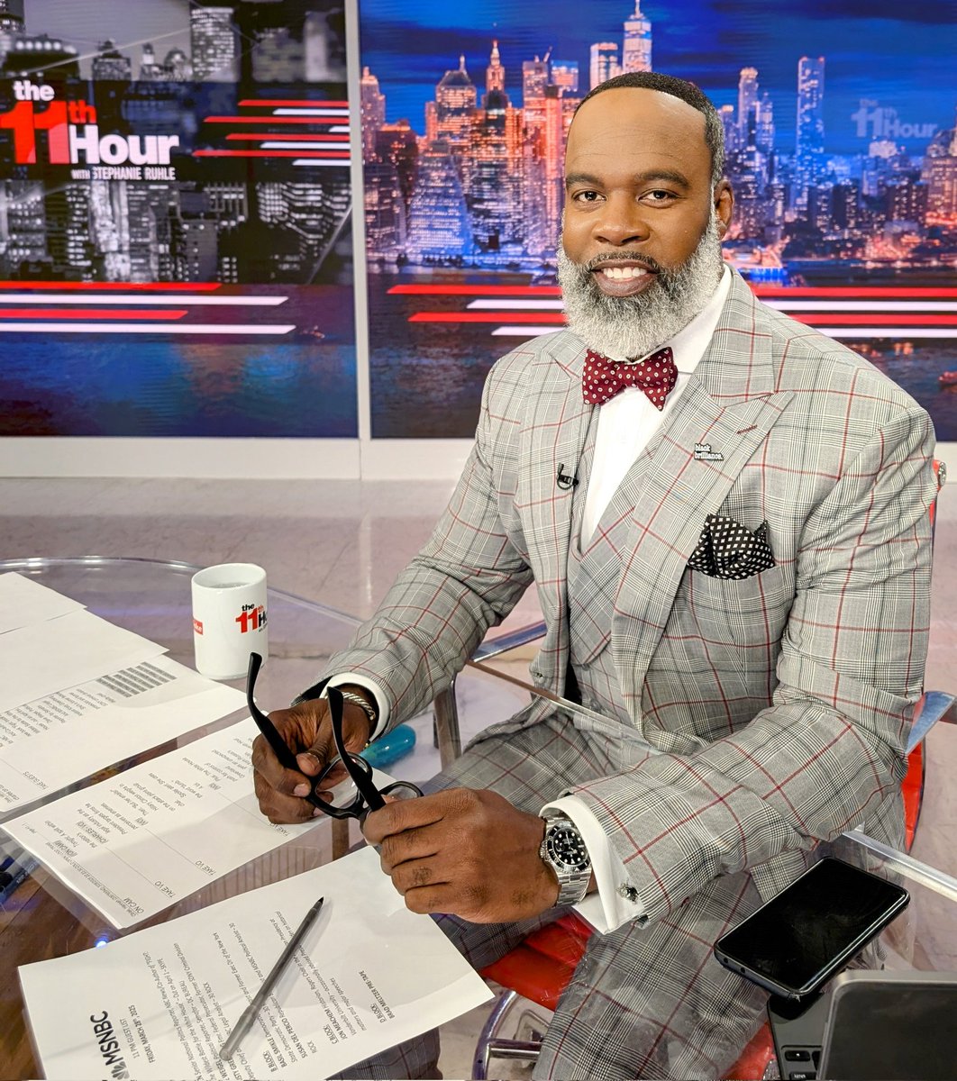 Happy Friday everyone!

Join me tonight as I'm back in the seat as the guest host for the 11th Hour on MSNBC. 11p ET.

Pull up!
