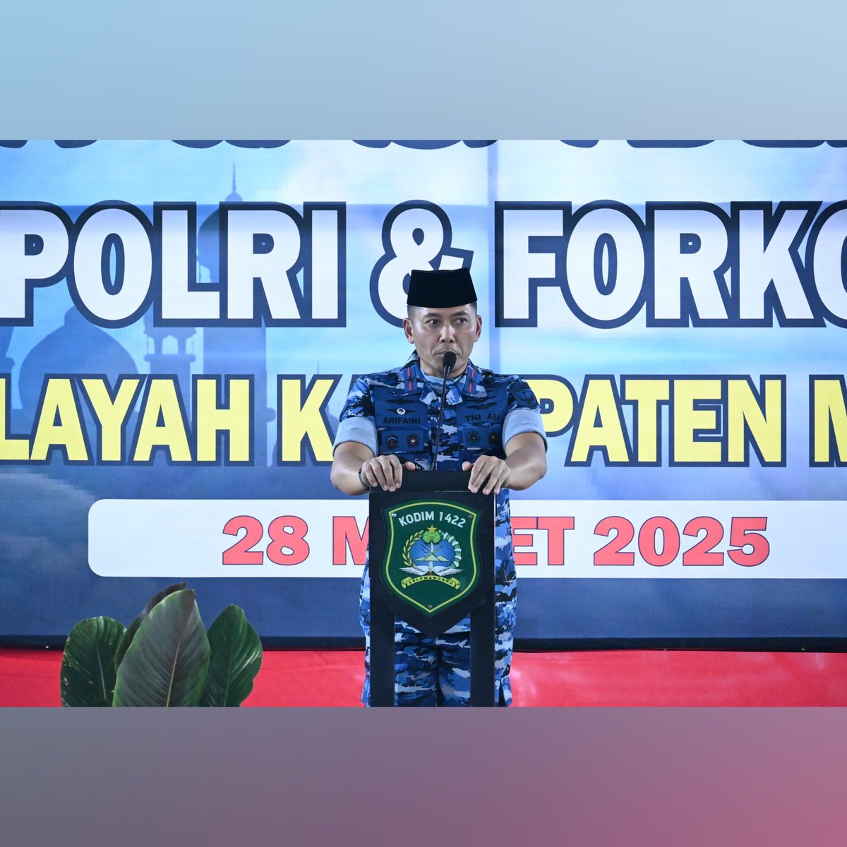 hasanuddinhnd's tweet photo. Perkuat Sinergi TNI-Polri Dan Forkopimda Kabupaten Maros, Danlanud Sultan Hasanuddin Hadiri Buka Puasa Bersama https://t.co/F8J0dbLykt
