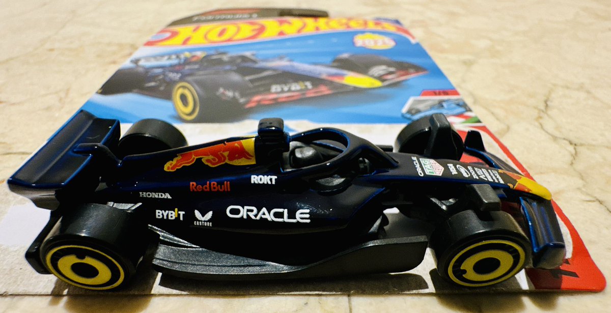 Viendo de cerca el RB de <a href="/yukitsunoda07/">角田裕毅/Yuki Tsunoda</a> 
<a href="/redbullCOL/">Red Bull Colombia</a>