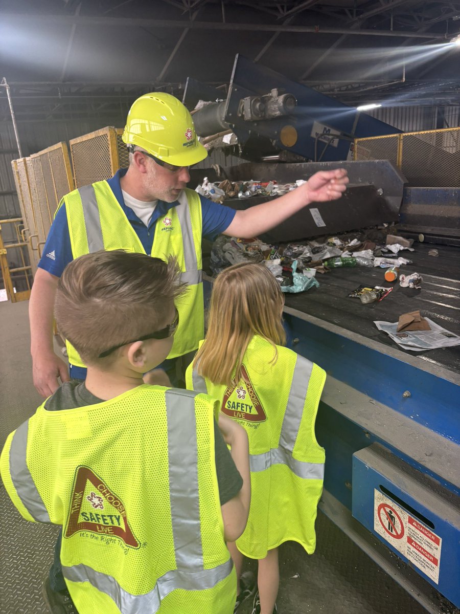 swortmann20's tweet photo. What else would you do on last day of Spring Break except surprise dad at work and get a tour? #recycling https://t.co/R5zVij3RcA