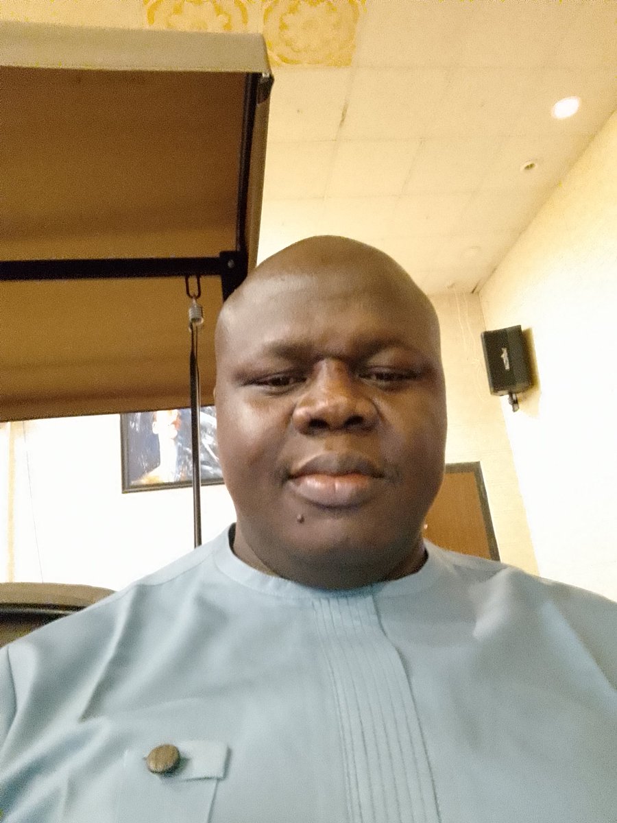 DigbameUbu's tweet photo. Pls, join me to thank Jehovah God almighty for his overflowing grace and mercy. Happy birthday celebrations to Me🎉🎁🎂🍾🍹 https://t.co/zrrL9X7RfT