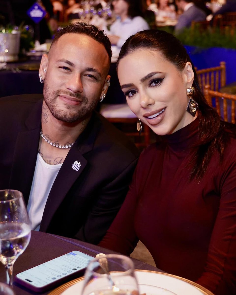 neymarjr's tweet image. Feliz em participar da festa de premiação do Paulistão!
Valeu federação paulista, obrigado público que votou no meu gol e OBRIGADO MEU DEUS por tudo que fazes em minha vida.
🙏🤍🖤
