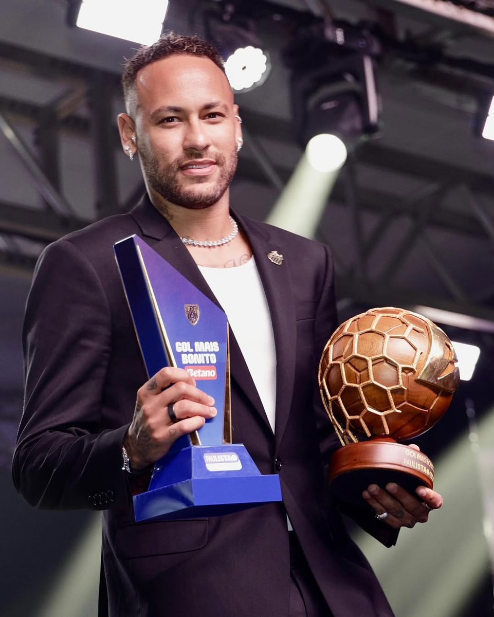 neymarjr's tweet image. Feliz em participar da festa de premiação do Paulistão!
Valeu federação paulista, obrigado público que votou no meu gol e OBRIGADO MEU DEUS por tudo que fazes em minha vida.
🙏🤍🖤
