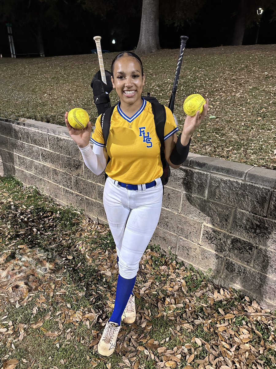BrileyABolden's tweet photo. Two great wins tonight to start the Berry Strong Tournament! I came back strong this evening and went 4-7 with 2 HRs and 2 doubles! Hope to keep it rolling tomorrow afternoon with two more wins!

@NataliePooleUSM
@IzzyWerdann
@BigRockHawk
@ElzeyMatt
@katelyn_gruich
@AndyLeeNWF
@coachNat21
@JC_CoachTDEW
@coachangelbrown
@TrenaPrater
@tsmartt14
@StinaMcC7
@e_newellcoach
@Billings4Gage 
@KyleParmley
@GCMSportsAL
@ExtraInningSB
@TKNIGHT11
@JoshBaxterNSR