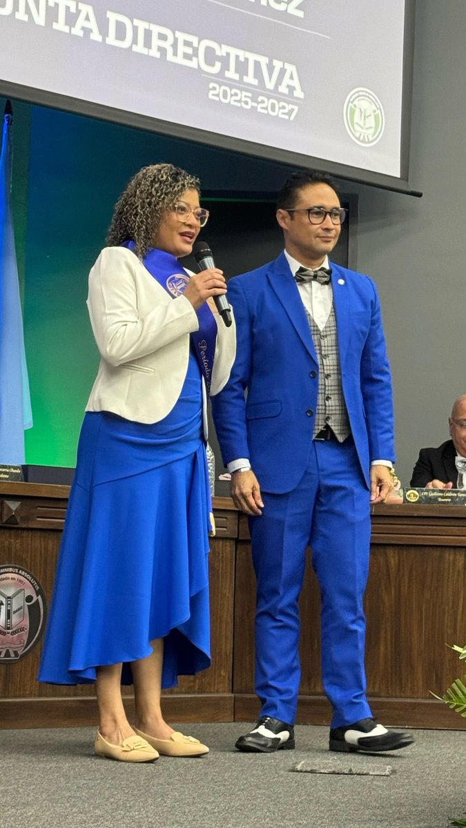 Mi felicitación y reconocimiento a Rocío Quirós quien se convierte en la primera mujer en ocupar la presidencia del Colegio de Contadores Privados. Deseo éxitos en su gestión y espero que siga abriendo brecha como hasta ahora 👏👏👏👏