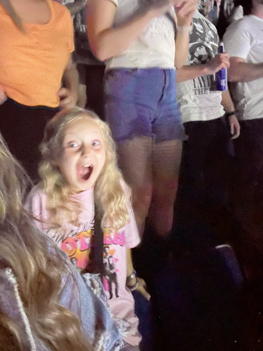 ashpash_2011's tweet photo. Got this girl her 2nd concert tickets for @jonasbrothers in Kansas City! Second generation fan here! Can't wait to surprise her again! This time momma got her closer to the floor as best as I could. We are also going almost exactly 2 years apart from Five Albums tour to 20 years! https://t.co/QkSiPDp28b