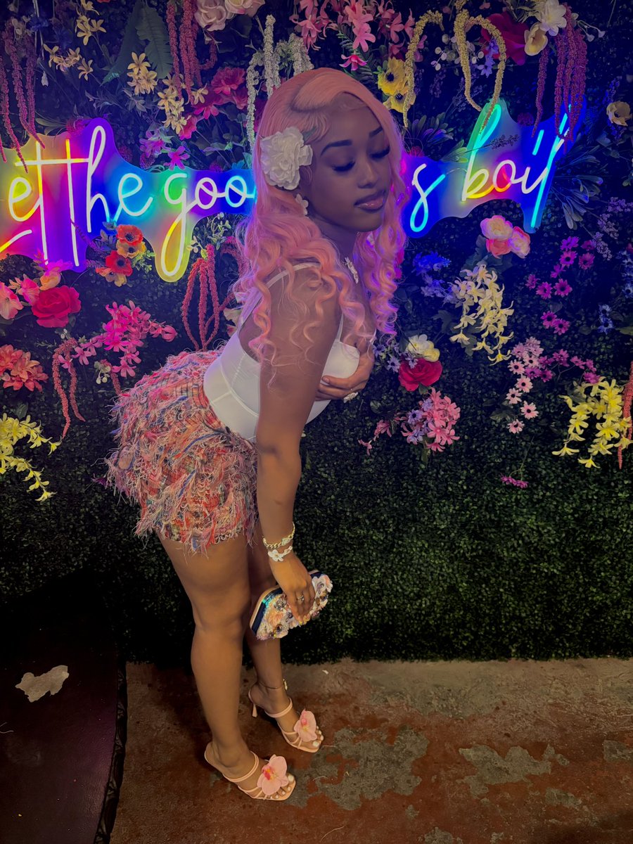 aaliyahmeshell_'s tweet photo. 🌸 https://t.co/8pGYGpHBI4
