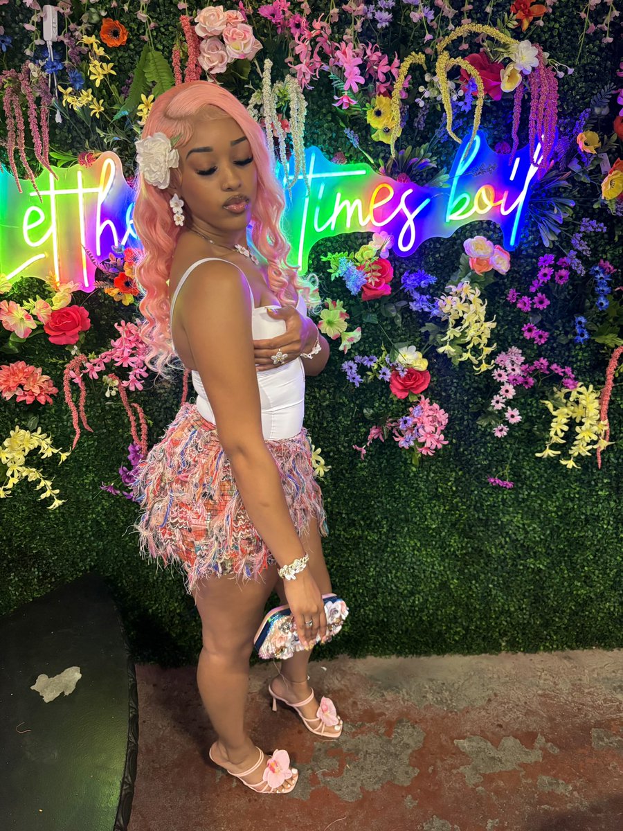 aaliyahmeshell_'s tweet photo. 🌸 https://t.co/8pGYGpHBI4