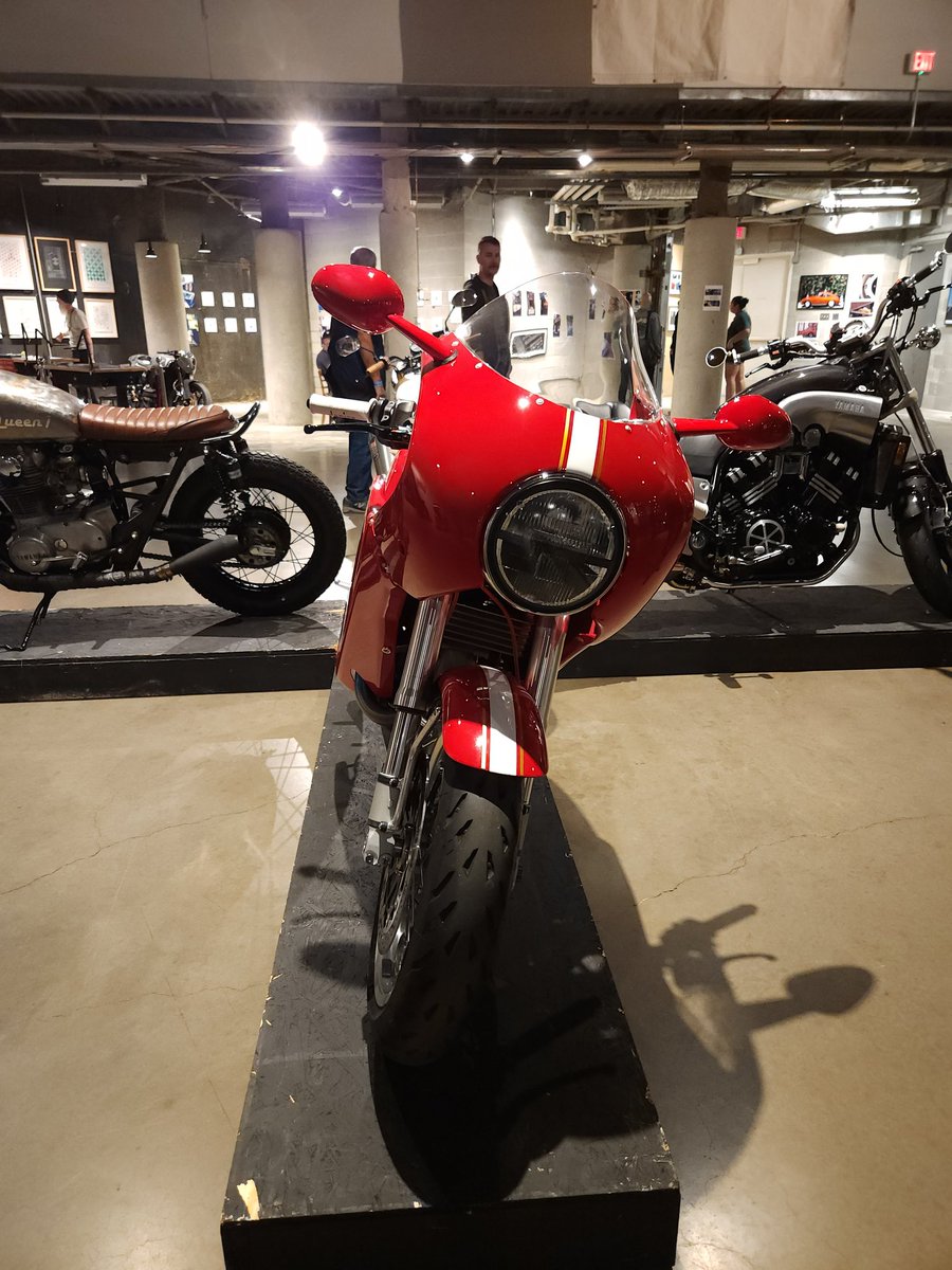 Went to a motorcycle show thing today, never knew they could be so pretty :&gt;