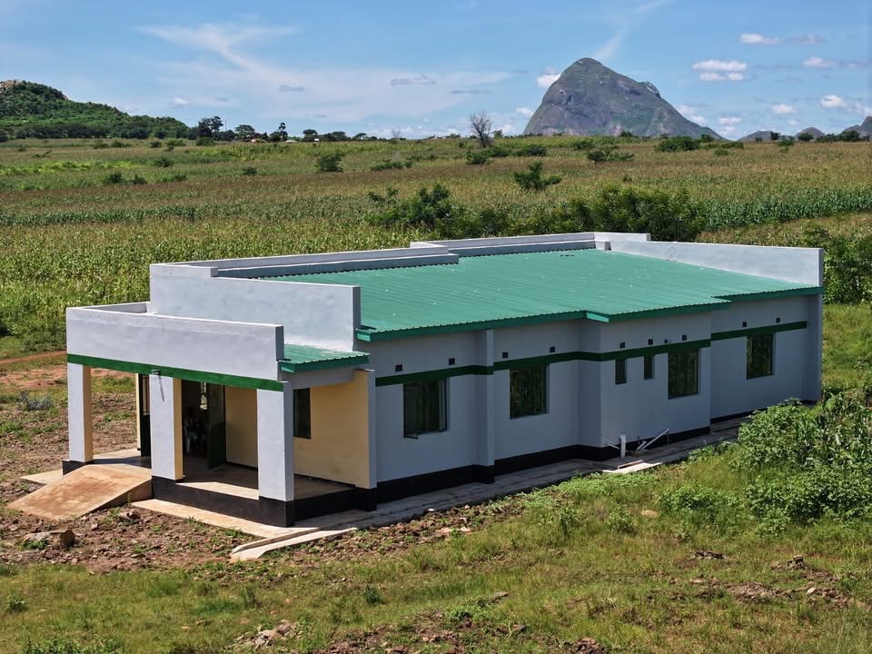 AGCOM_Project's tweet photo. After receiving MK133 million matching grant from AGCOM, Mwachitsosa Cooperative  constructed a modern bulking center, procured 31 dairy animals, conducted trainings on dairy production and cooperative management. This is an all-women group with 38 members based in Lilongwe. https://t.co/qxS9sCXvMF