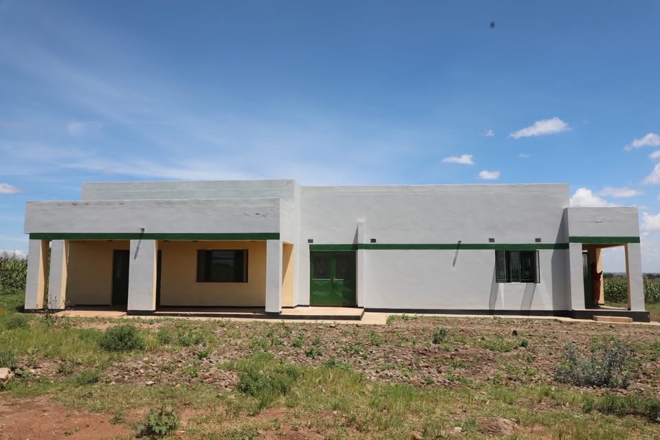 AGCOM_Project's tweet photo. After receiving MK133 million matching grant from AGCOM, Mwachitsosa Cooperative  constructed a modern bulking center, procured 31 dairy animals, conducted trainings on dairy production and cooperative management. This is an all-women group with 38 members based in Lilongwe. https://t.co/qxS9sCXvMF