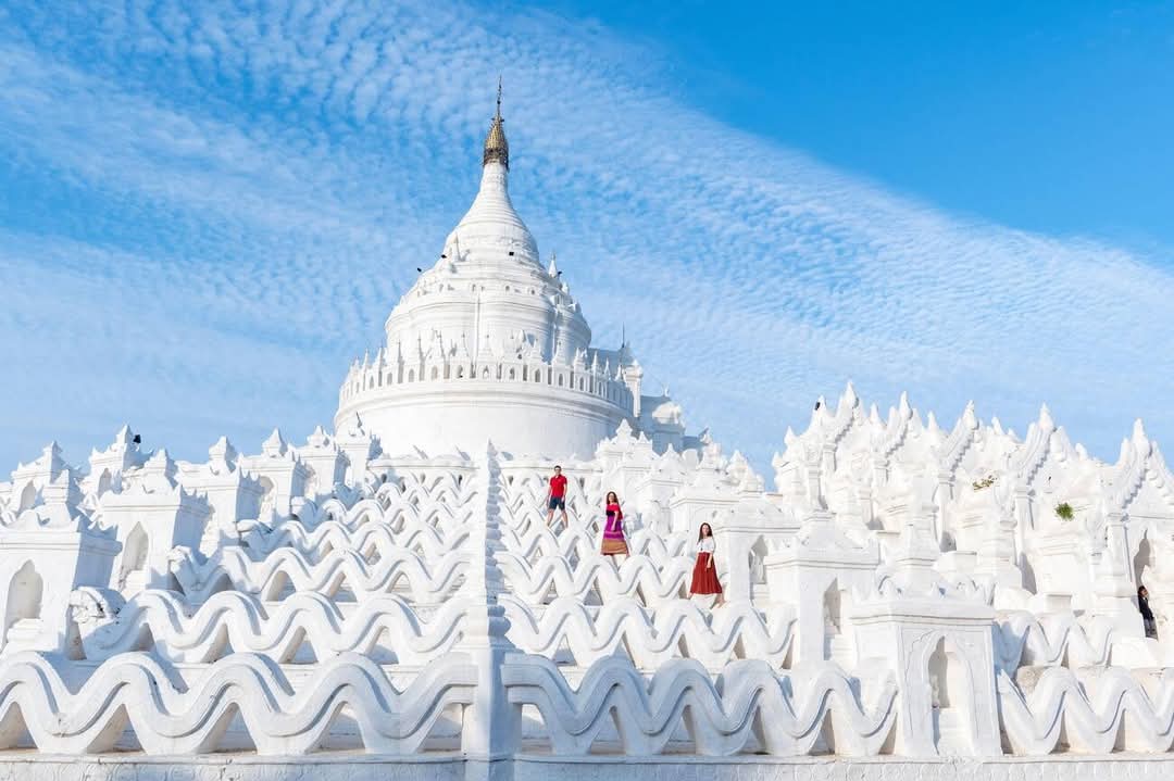 Calla_mj's tweet photo. Sinphyumae Pagoda lies in ruins after yesterday's devastating earthquake. It wasn't just a monument,the heart of our history, a testament to our artistry. It was also one of the best photogenic places in Myanmar.We mourn this loss #MyanmarEarthquake 
#myanmarearthquake
Credit 📸 https://t.co/NGL4U1afQu