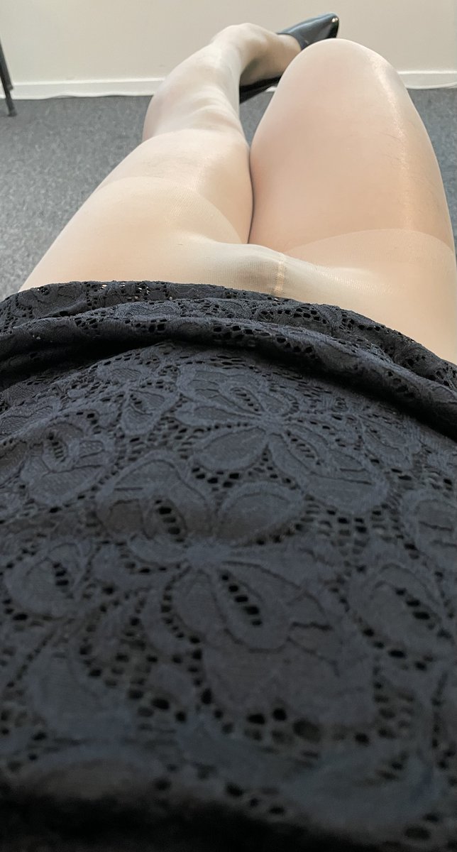 BbLovecd's tweet photo. 都好一段日子無著肉色絲襪啦，一於今日再著返 https://t.co/4vtsFmsRSm