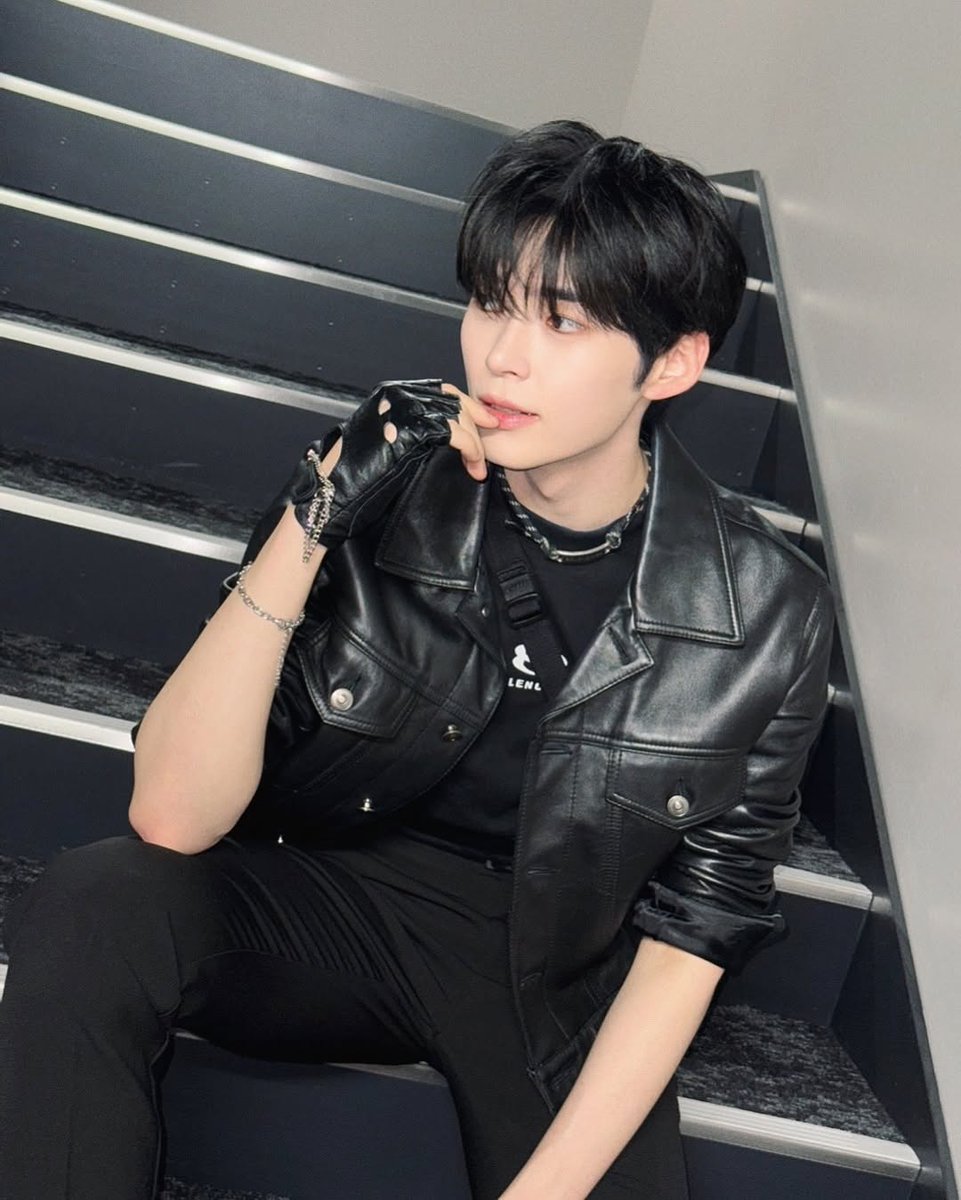 shanbin30's tweet photo. mau dipangku please https://t.co/qfidUEHdgH