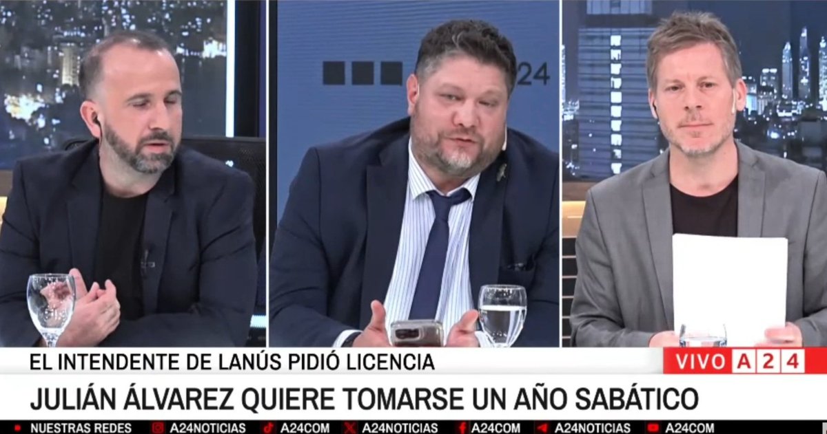 aJulianAlvarez's tweet photo. A todos mis vecinos de Lanús quiero transmitirles que las noticias que estuvieron circulando en las últimas horas respecto a un supuesto pedido de licencia a mis funciones son completamente falsas y malintencionadas. 

La presentación realizada en nuestro Honorable Concejo Deliberante obedece a un mero trámite administrativo comúnmente utilizado en varios distritos para simplificar la gestión de la licencia anual ordinaria.

Para aquellos que se dedican a ensuciar y a mentir, dos cosas: Primero, tengo la hermosa responsabilidad de gobernar el distrito que me vió nacer, voy un año y 4 meses de gobierno, no me tomé ninguna licencia, ni pienso hacerlo salvo que sirva para Lanús. Segundo, les tengo malas noticias, yo ni me voy de presidente de ningún club, ni vivo afuera de mi ciudad. Acá estoy 24/7 y acá voy a seguir trabajando para transformar nuestra ciudad y cumplir con el mandato que me confiaron los vecinos y vecinas de Lanús.

PD: A los porteños que impulsaron la fake news, bienvenidos otra vez a nuestra Ciudad. Los echaron los vecinos de Lanús, los echaron de CABA. Hasta del PRO los echaron. Prueben trabajando a ver si cambian la racha.