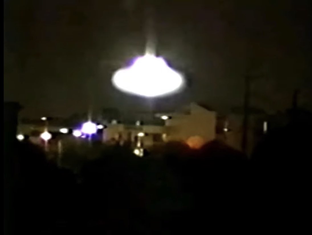 Arnfden0's tweet photo. #uapX #ufoX #ufotwitter #uaptwitter #NHItwitter #weareNOTalone #endUAPsecrecy #ovnis #NHIs #NOTmadebyhumanhands #UAPhearings #Imminent #ImmaculateConstellation #NationalArchives 

(((((((🛸))))))) https://t.co/UvL8D2KFqY