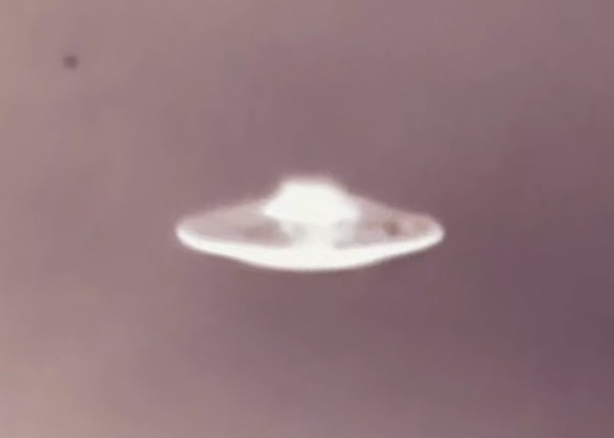 Arnfden0's tweet photo. #uapX #ufoX #ufotwitter #uaptwitter #NHItwitter #weareNOTalone #endUAPsecrecy #ovnis #NHIs #NOTmadebyhumanhands #UAPhearings #Imminent #ImmaculateConstellation #NationalArchives 

(((((((🛸))))))) https://t.co/UvL8D2KFqY