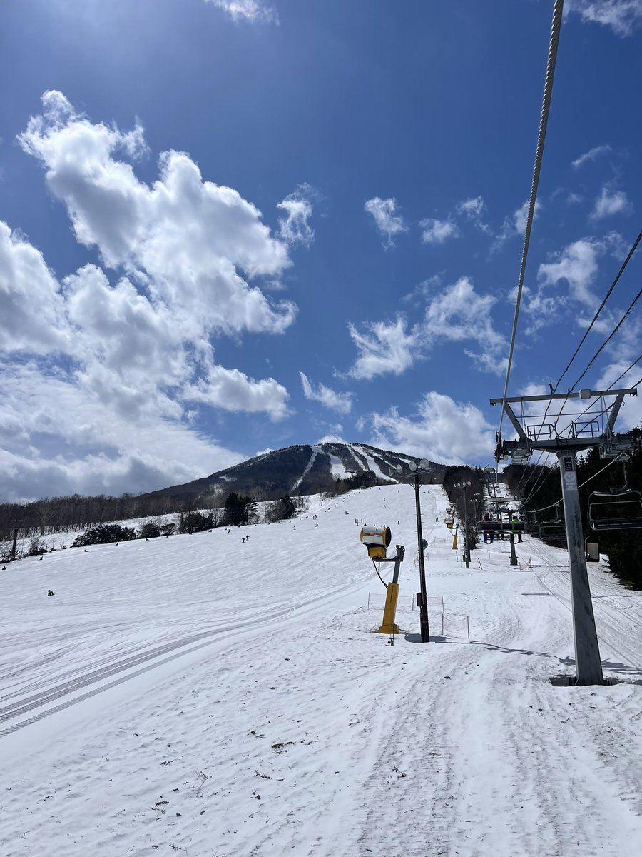 今シーズンラストになるかな？
今日の安比はアイスバーンとシャリシャリが目立つ感じだけど、まだ気持ち良く滑れる！