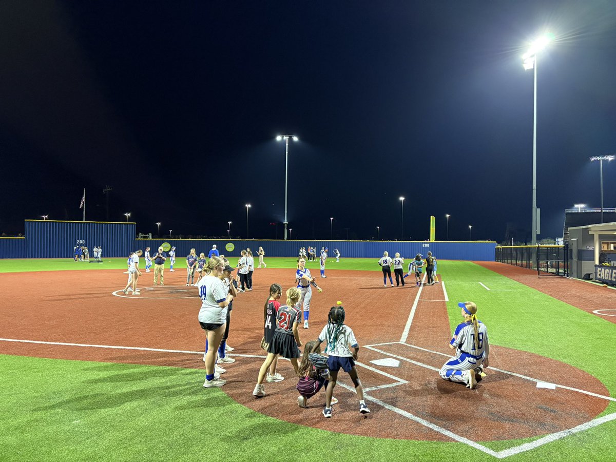 Thank you to everyone who participated in Georgetown Softball Youth Night tonight - great turn out! It was so FUN seeing our present and future Lady Eagles TOGETHER on the Blue Diamond! Shout out to everyone who helped promote this event - this is what it’s all about, folks!#EFND