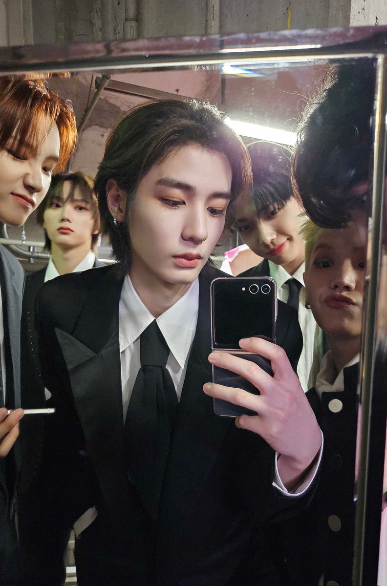 leehanade's tweet photo. ★ #이한 https://t.co/uk4sxqrKTH