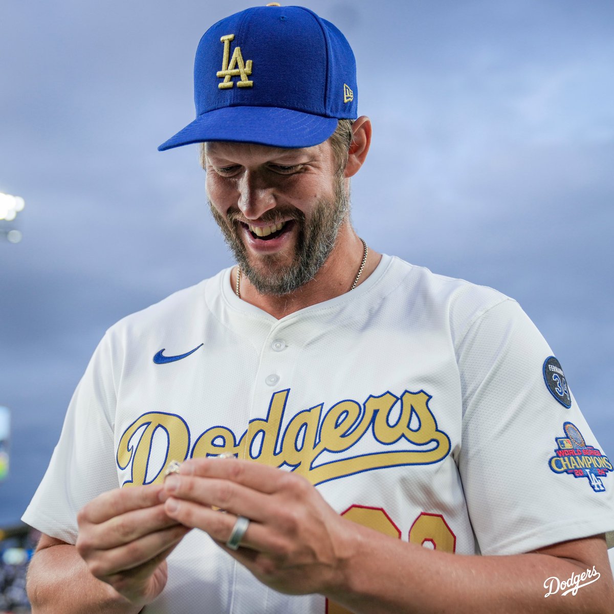 Dodgers's tweet image. 22 forever.