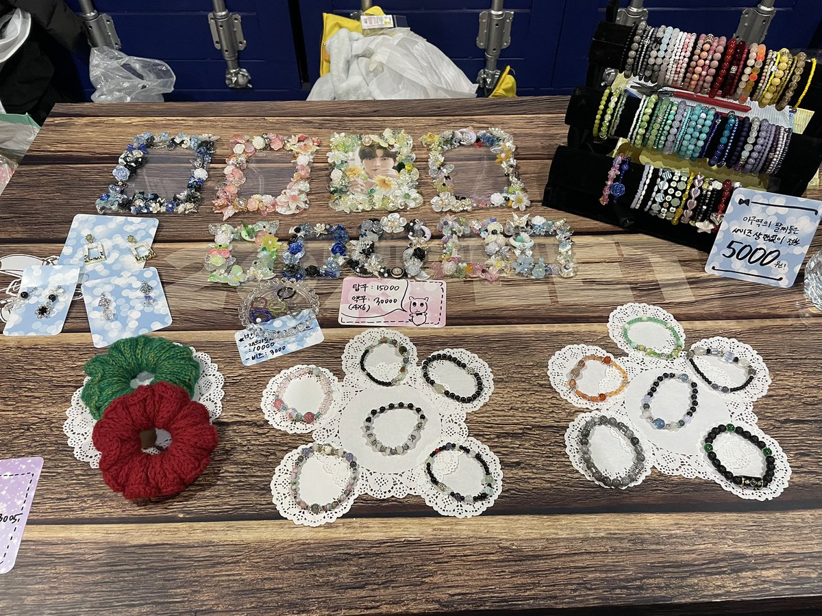 저 파주 207Feet에서 플리마켓 중입니다~~