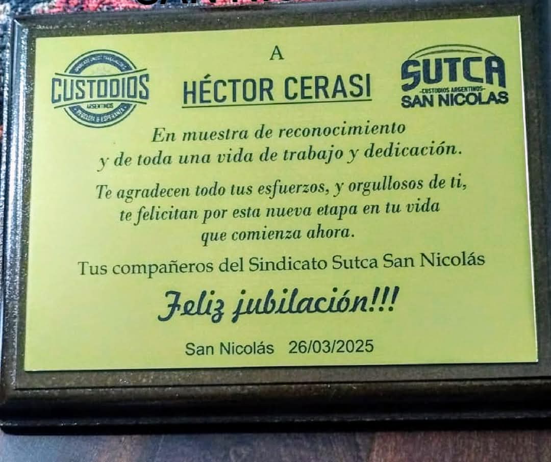 Chris_Lopez_Ok's tweet image. FELICITACIONES CUSTODIOS SAN NICOLÁS 📌Se entregó placa de reconocimiento al compañero Hector Cerasi por los años juntos a nosotros sindicato #SUTCA  SAN NICOLÁS.

FELIZ JUBILACIÓN COMPAÑERO🤝
#SilviaDiezSecretariaGeneral 
#LosCustodios
@cgtoficialok ,@CustodiosSutca,@CAESI9