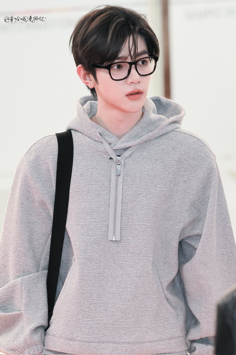 250329
 📸

🥺🥺🥺

#장하오 #章昊 #ZHANGHAO #ジャンハオ 
#ZEROBASEONE #ZB1 #제로베이스원