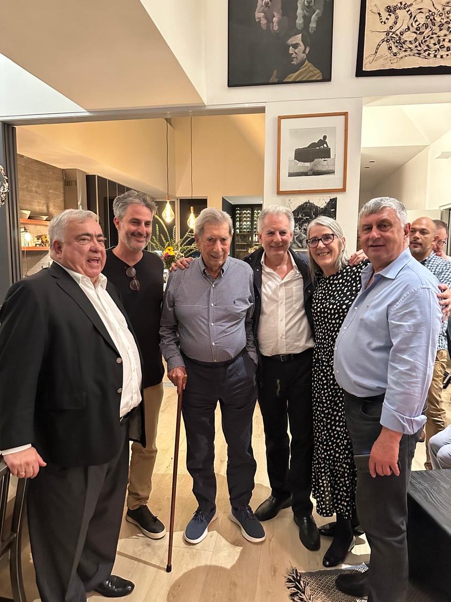 Álvaro Vargas Llosa tweet media