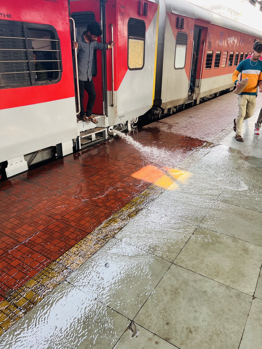 sanjaygahlod's tweet image. #railway #piyushgoel