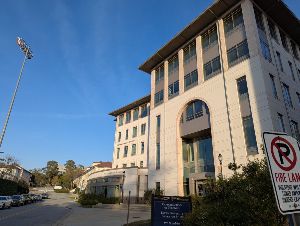 CCPathfinderFl's tweet photo. 📍 Emory University 

🩺⚖️Top-tier pre-health &amp; pre-law 
✈️ 120+ study abroad progs
🔬55% of undergrads do research
🥤🎉Coke Toast tradition 
📖 11 libraries with 24-hour access
✍️One of the best Creative Writing programs in the country

#GeorgiaHigherEd #collegevisit #IECOnTheGo https://t.co/aUgY9XFM2l