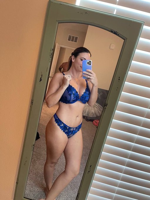 this pic will make blue be ur fav color ?? https://t.co/YrT5cF2d4S
