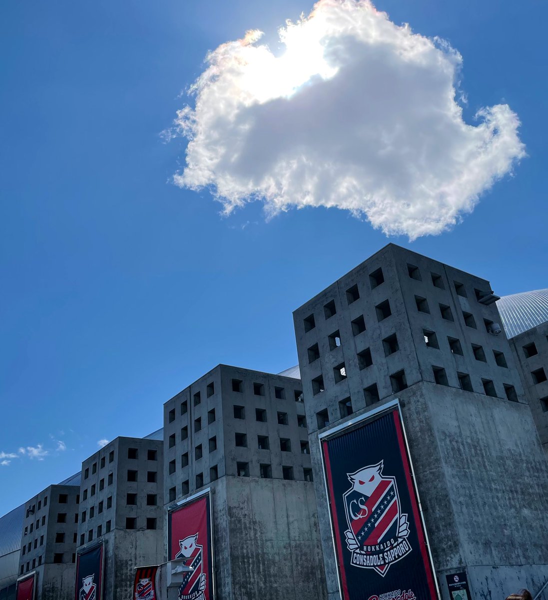 chikochikopeko's tweet photo. 札幌ドーム来たー⚽️

コンサドーレ札幌  
  vs   ｳﾞｧﾝﾎｰﾚ甲府

スクーリーンに抜かれ
て🎥二度見した𐤔𐤔🤣
 #sapporo  𓂃🗾 ⚽️ https://t.co/7O6kVNWQFe