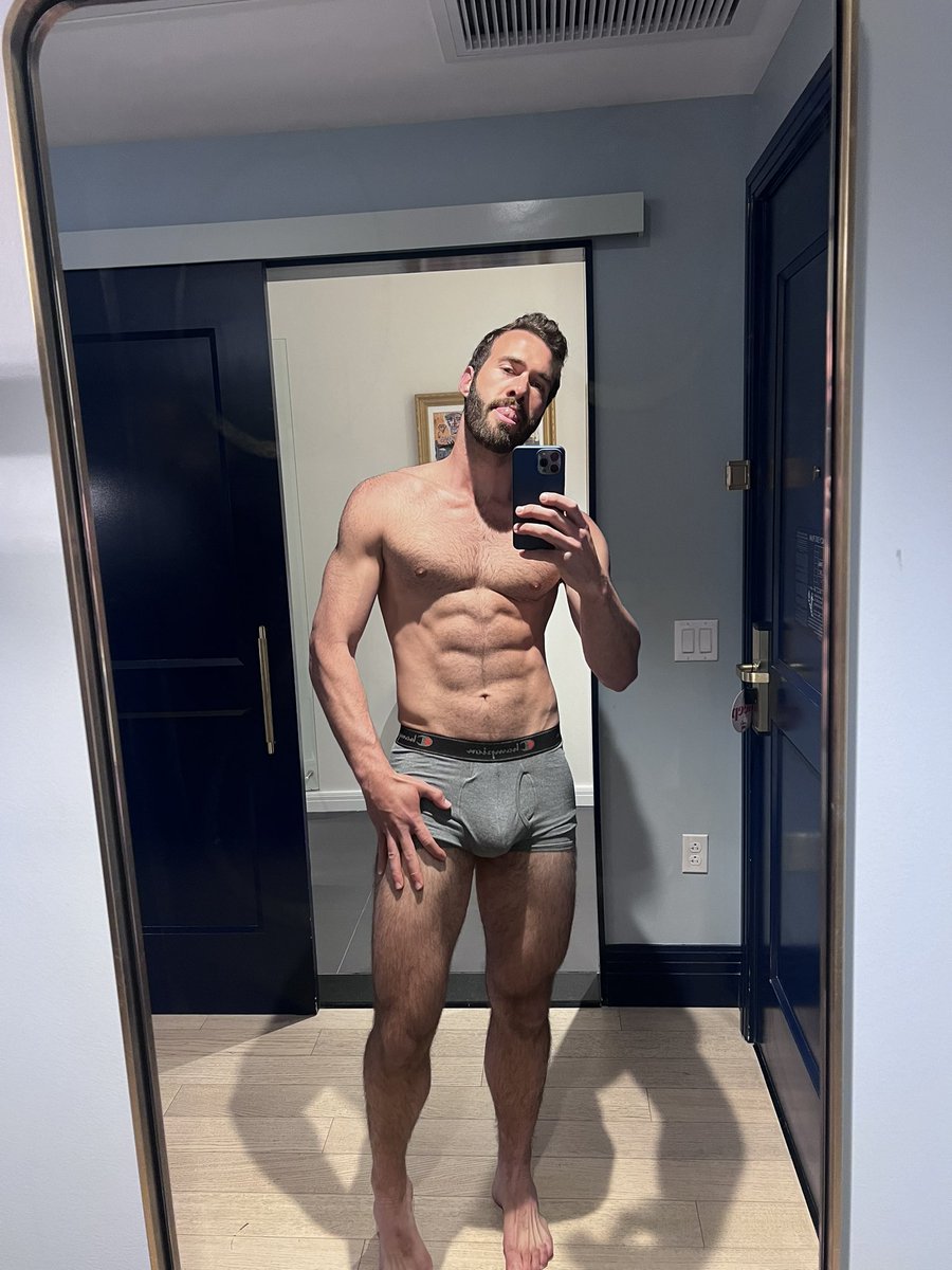 robertbetterX's tweet photo. Una buena y una mejor😈 

conoce más de mi acá https://t.co/RGy1y7374I https://t.co/Mt0Va4ZFoN