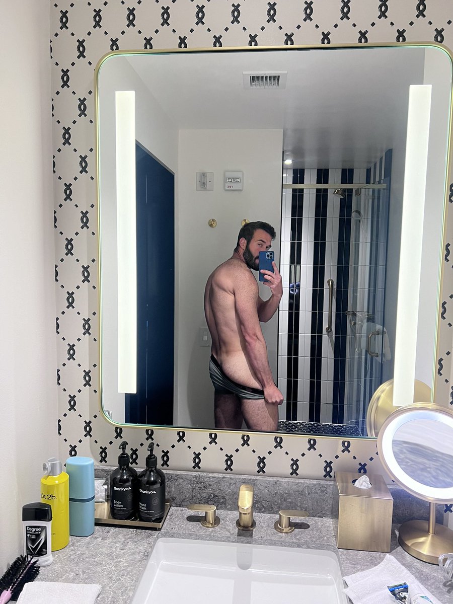 robertbetterX's tweet photo. Una buena y una mejor😈 

conoce más de mi acá https://t.co/RGy1y7374I https://t.co/Mt0Va4ZFoN